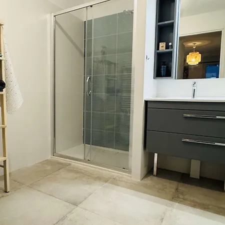 Appartement, Climatisation, Parking - 4 Pers. - Fr-1-900-12 *